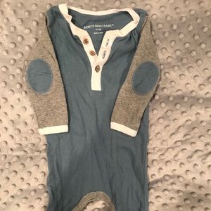 🐝3-6mo Burt’s Bees Blue bodysuit w/grey elbow🐝
